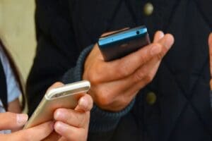 Akıllı telefonlar ithalatında uygulanan g&ouml;zetim miktarı artırıldı. Buna g&ouml;re, akıllı