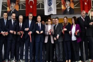 Ankara'da konuşan İYİ Parti lideri Akşener, "13. Cumhurbaşkanı d&uuml;r&uuml;stl&uuml;ğ&uuml;ne, namusuna