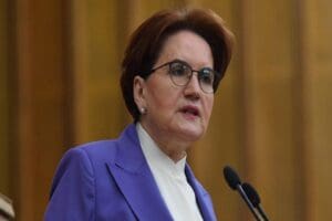 İYİ Parti lideri Meral Akşener, partili cumhurbaşkanlığı sisteminden &ouml;nceki benzin