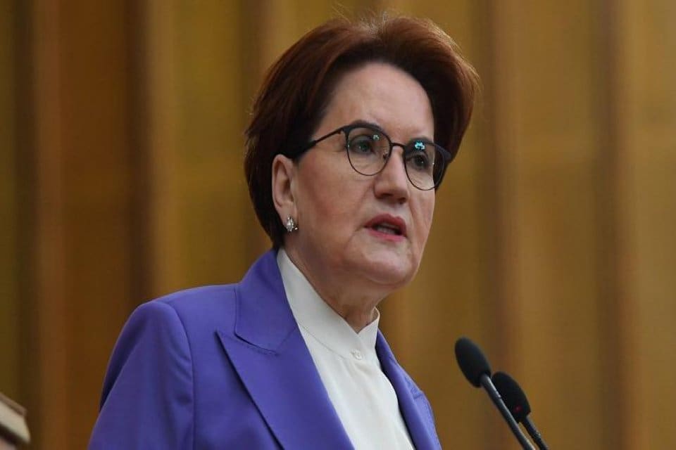 İYİ Parti lideri Meral Akşener, partili cumhurbaşkanlığı sisteminden &ouml;nceki benzin