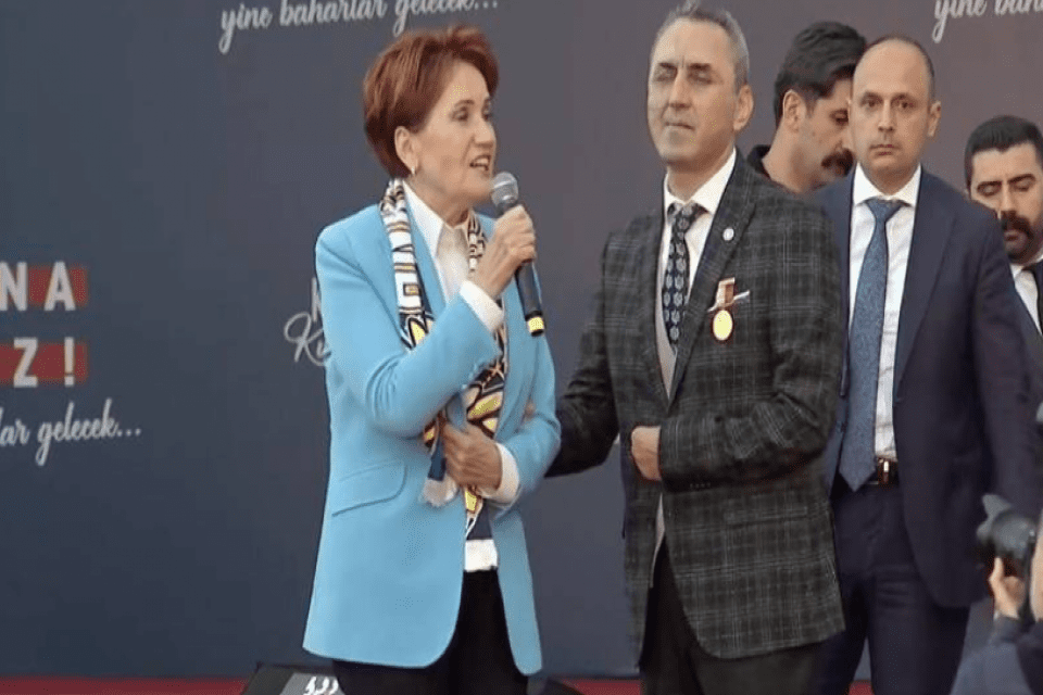 Mitingde konuşan Meral Akşener, şu ifadeleri kullandı: Akşener, "Bug&uuml;n burada