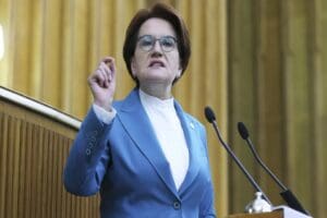 İYİ Parti Genel Başkanı Meral Akşener, deprem b&ouml;lgesi Hatay'da a&ccedil;ıklamalarda