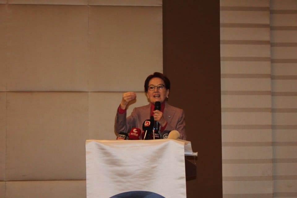 İş d&uuml;nyasıyla yapılan toplantılara katılmak &uuml;zere İzmir&rsquo;de bulunan İYİ Parti
