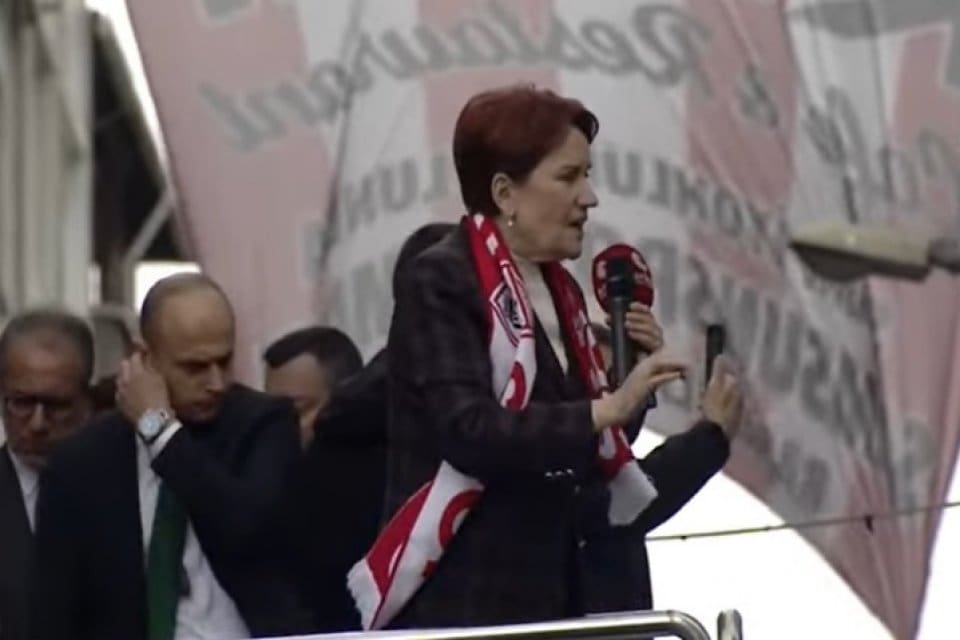 İYİ Parti Genel Başkanı Meral Akşener, Samsun'da yaptığı konuşmada yoğun