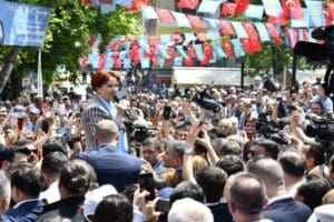 İYİ Parti Genel Başkanı Akşener, &ldquo;Ceketimi assam, şapkamı assam se&ccedil;im
