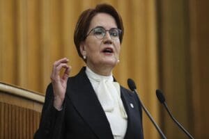 Akşener, "6 Mart&rsquo;ta milletimizin &ouml;n&uuml;ne, bir &ccedil;&ouml;z&uuml;m yolu koyduk. Sayın