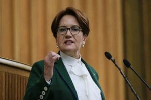 &nbsp; İYİ Parti Genel Başkanı Meral Akşener, iktidar &ccedil;evrelerine "Haydi