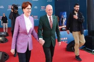 Akşener "Herkes eşiyle &ccedil;ıkınca ben de kocamı getireyim dedim. İlk