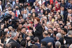 İYİ Parti Lideri iş d&uuml;nyası ile bir araya geleceği iki