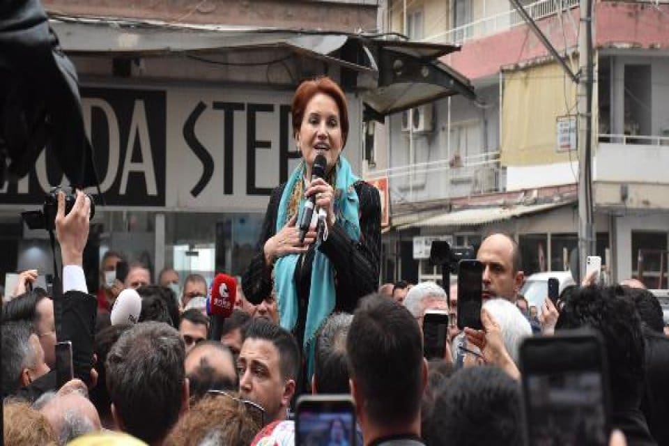 İYİ Parti Genel Başkanı Meral Akşener, Menderes'in ardından ge&ccedil;tiği Bornova