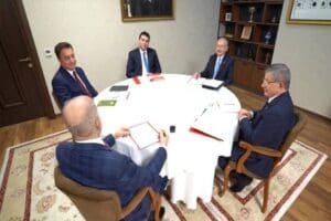 Altılı Masa'nın 2 Mart'taki toplantısında yaşanan kriz sonrası yoluna Beşli