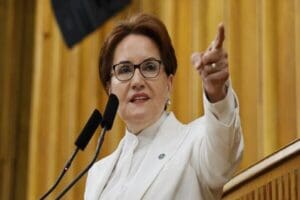 İYİ Parti Genel Başkanı Meral Akşener, Antalya'nın il&ccedil;elerini dolaştı vatandaşı