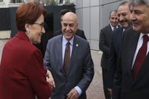 İYİ Parti Genel Başkanı Meral Akşener, partili belediye başkanlarıyla buluştu.Akşener'i,