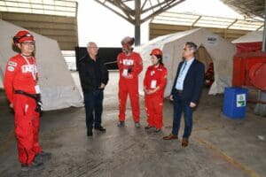 Karabağlar Belediye Başkanı Muhittin Selvitopu, Arama Kurtarma Derneği'nin (AKUT) Bozyaka