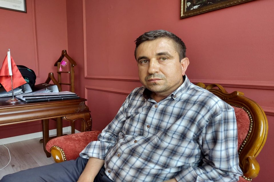 İzmir'de yaşayan Enver Akgöz hakkında, satın almak istediği evde deprem