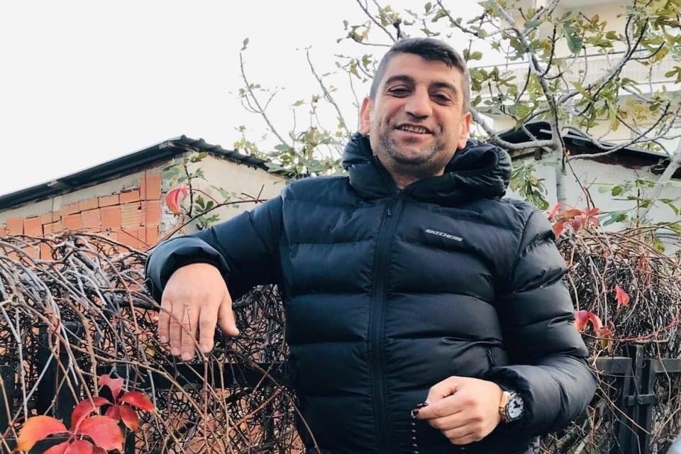 İzmir'in Bayraklı il&ccedil;esinde, bor&ccedil;lu olduğu Z&uuml;lk&uuml;f Bayram'ı (43) tabancayla vurarak