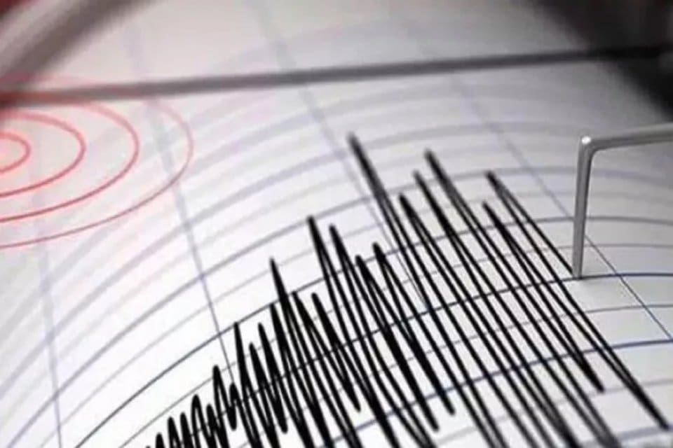 AFAD'dan yapılan a&ccedil;ıklamada Akdeniz'de Antalya – Alanya a&ccedil;ıklarında 3.8 b&uuml;y&uuml;kl&uuml;ğ&uuml;nde