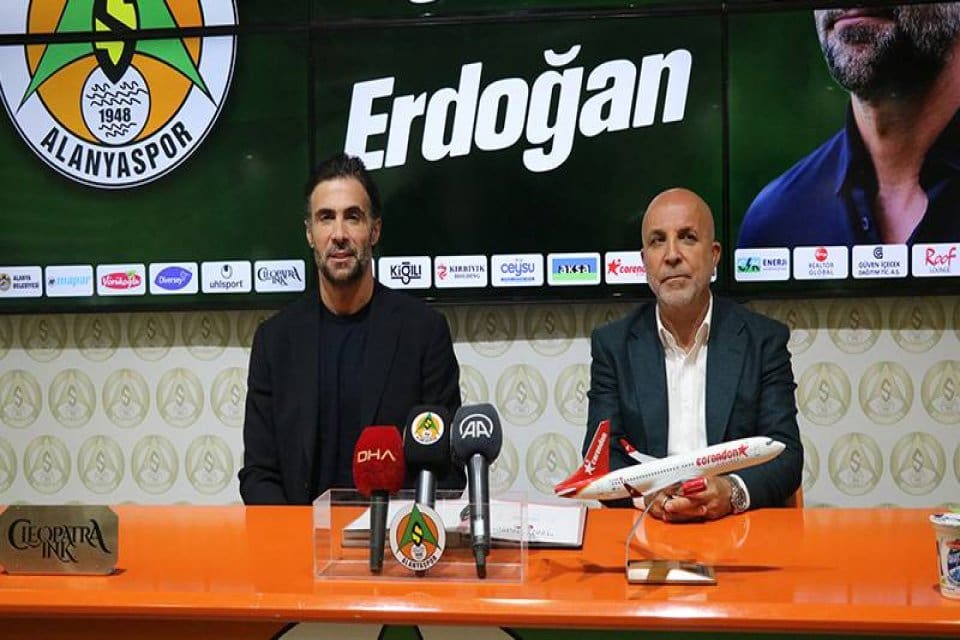 Spor Toto S&uuml;per Lig ekiplerinden Corendon Alanyaspor'da teknik direkt&ouml;rl&uuml;k g&ouml;revine