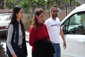 Denizli&rsquo;de 2 &ccedil;ocuk annesi kadın, kocasının kendisini aldattığını &ouml;ğrenince &ccedil;ılgına