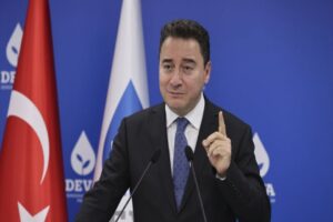 Demokrasi ve Atılım (DEVA) Partisi Genel Başkanı Ali Babacan, Türk
