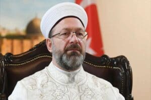 Diyanet İşleri Başkanı Ali Erbaş, Ankara'da cemevlerine y&ouml;nelik saldırıyı kınadı.