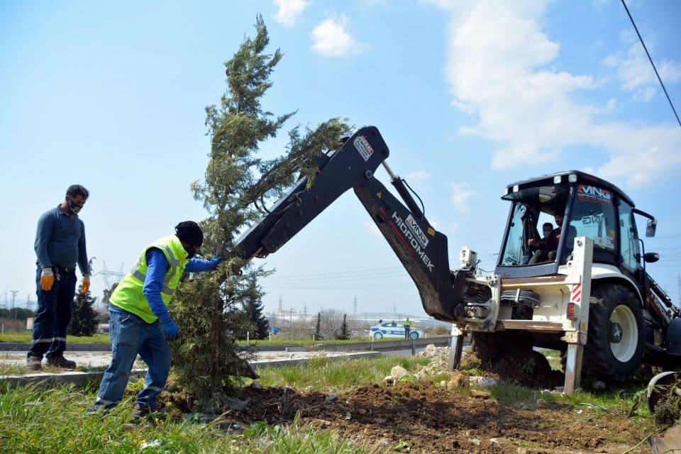 Aliağa Belediyesi Helvacı&rsquo;nın girişinden Yeni Şakran &ccedil;ıkışına kadar İzmir-&Ccedil;anakkale yolu