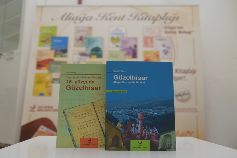 Aliağa Belediyesi’nin “Oku, Okut” projesi kapsamında kitapseverlere her ay ücretsiz
