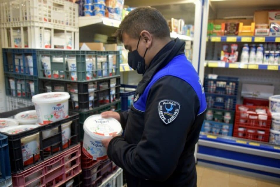 Aliağa Belediyesi Zabıta M&uuml;d&uuml;rl&uuml;ğ&uuml; ile &Ccedil;evre Koruma ve Kontrol M&uuml;d&uuml;rl&uuml;ğ&uuml;