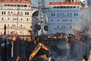 İzmir'in Aliağa il&ccedil;esinde, gemi s&ouml;k&uuml;m&uuml; sırasında&nbsp; iş&ccedil;ilerden Yılmaz Demir'in (55)