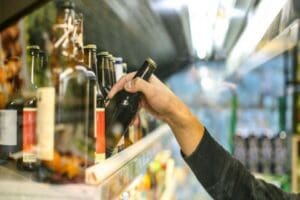 Alkol ve sigaralara gelen &Ouml;TV zammıyla birlikte alkol&uuml;n yıl başından