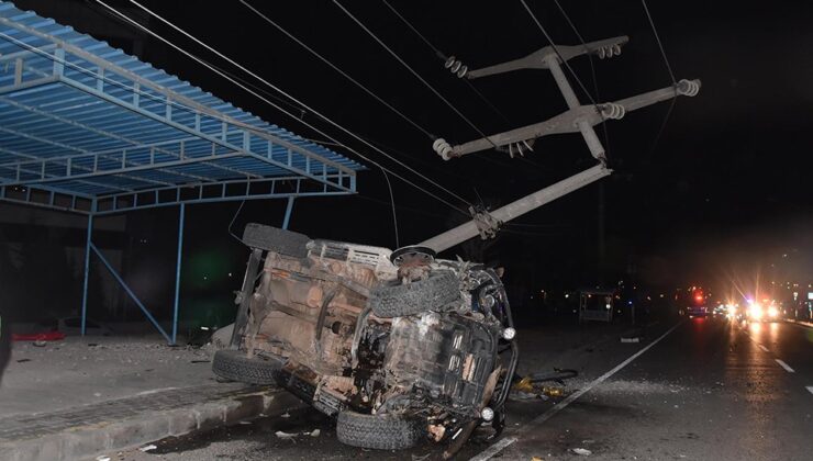 Alkollü sürücü yüksek gerilim hattı direğine çarptı, 8 mahalle elektriksiz kaldı