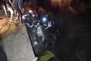 D&uuml;zce'de, alkoll&uuml; olan taksi şof&ouml;r&uuml; trafikte makas atarken otomobile &ccedil;arptı.