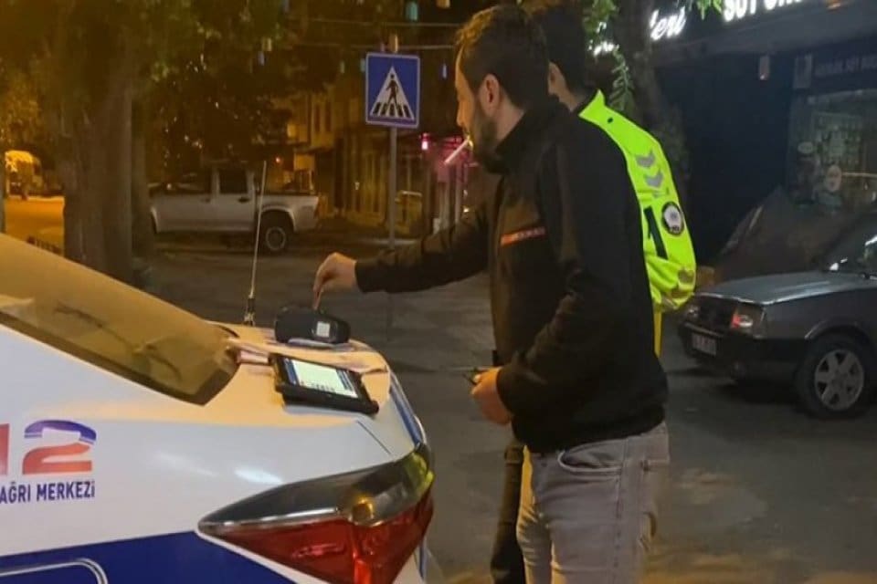 Bursa'nın İneg&ouml;l il&ccedil;esinde trafik ekiplerince durdurulan ehliyetsiz ve alkoll&uuml; s&uuml;r&uuml;c&uuml;