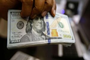 Alman bankası Commerzbank, "2021 sonu dolar/TL tahminimizi 8'den tamamen sembolik