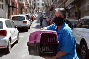 İzmir&rsquo;in G&ouml;ztepe semtinde oturan Alman vatandaşı Silvia Baum (67), evinin