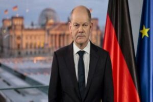 Almanya Başbakanı Olaf Scholz&rsquo;un komşuları, aralarında G7 zirvesi notlarının da