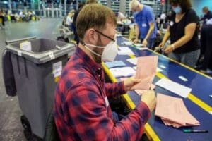 Almanya&rsquo;da d&uuml;n yapılan se&ccedil;imin galibi oyların y&uuml;zde 25.7&rsquo;sini alan Sosyal