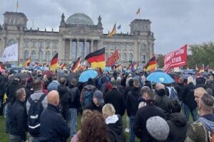 Almanya&rsquo;da İslam ve g&ouml;&ccedil;men karşıtı Almanya i&ccedil;in Alternatif Partisi (AfD),