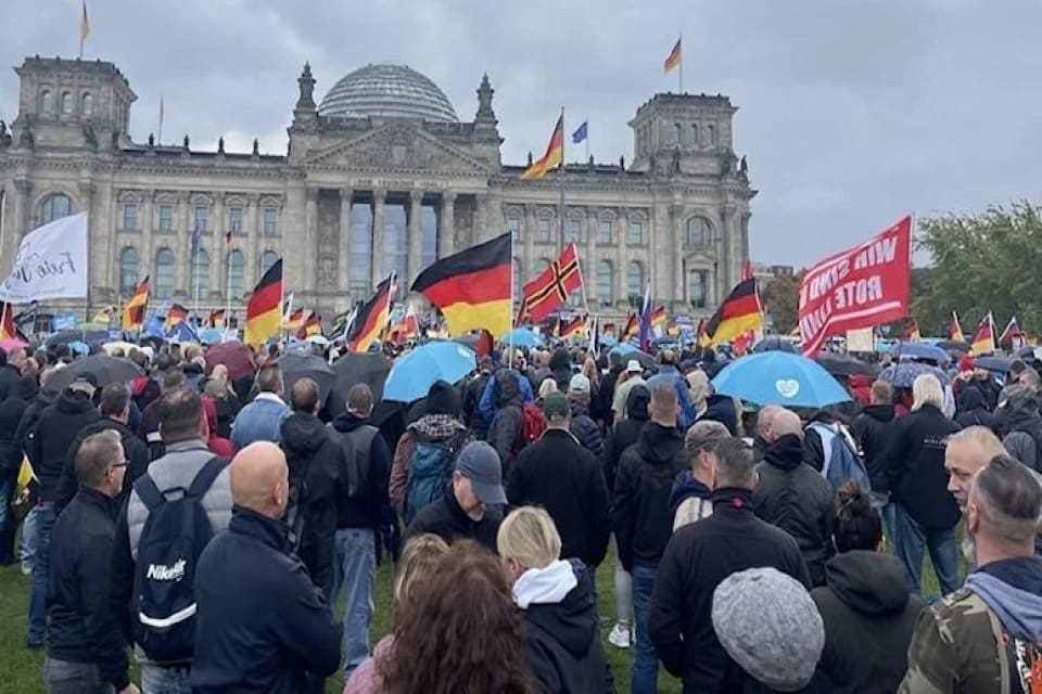 Almanya&rsquo;da İslam ve g&ouml;&ccedil;men karşıtı Almanya i&ccedil;in Alternatif Partisi (AfD),