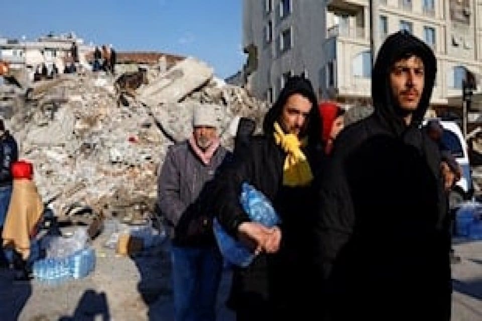 Depremzedelerin Almanya&rsquo;daki yakınlarının yanına gidebilmesi i&ccedil;in "kolay ve hızlı 90