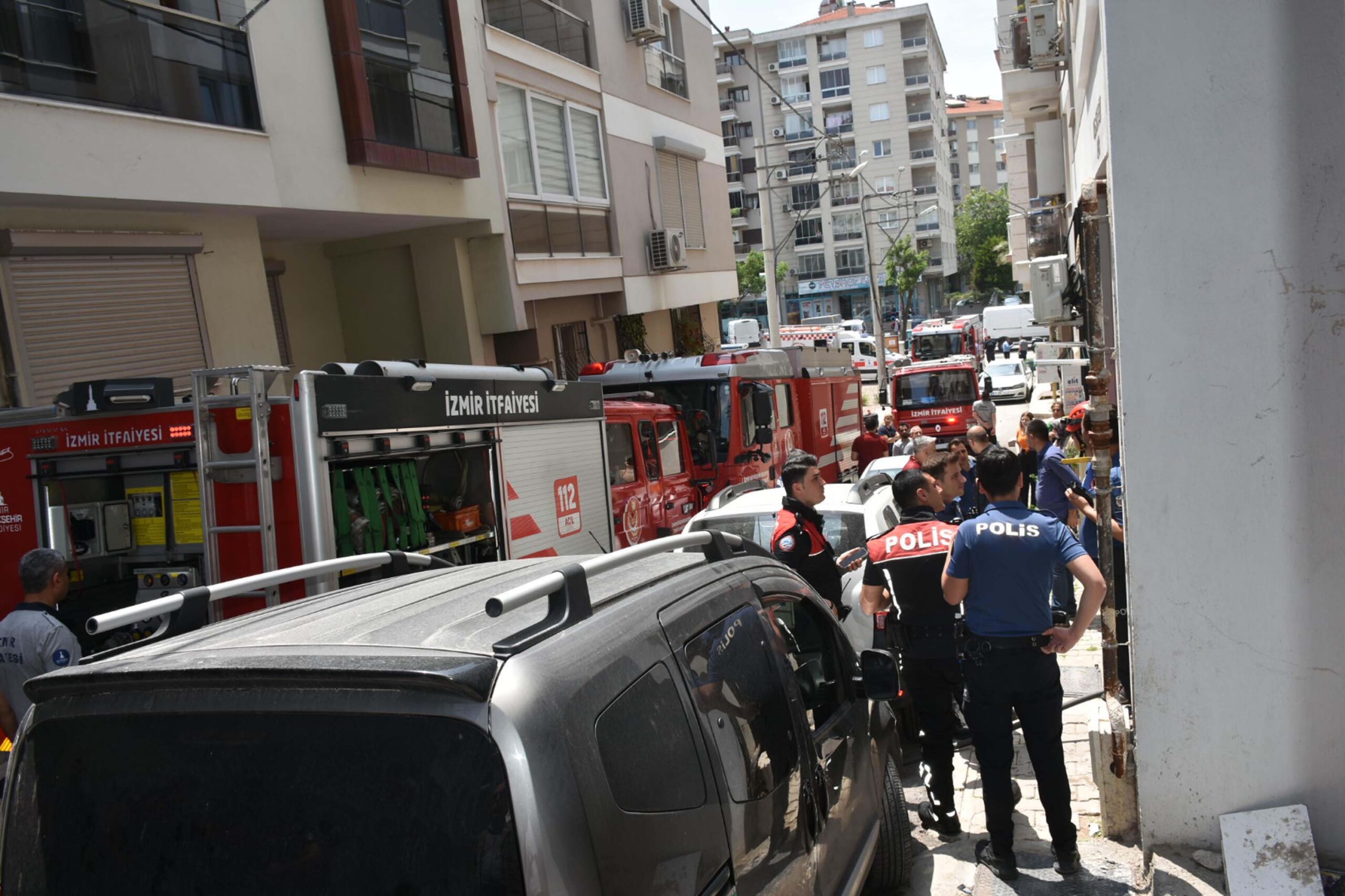 Konak ilçesinin Eşrefpaşa semti 612 Sokak’taki 3 katlı binanın 1’inci