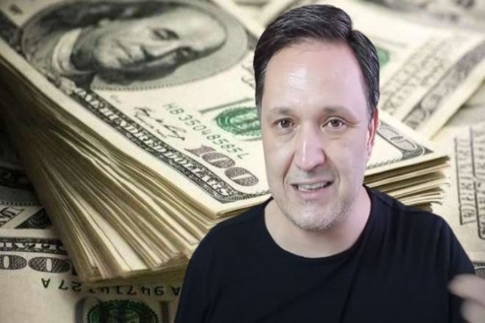 Yaptığı dolar yorumları ve analizleri ile dikkat &ccedil;eken ekonomist Sel&ccedil;uk