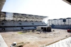 İzmirli futbolseverlerin yıllardır b&uuml;y&uuml;k hasretle beklediği Alsancak Stadı'nın yeniden inşaat