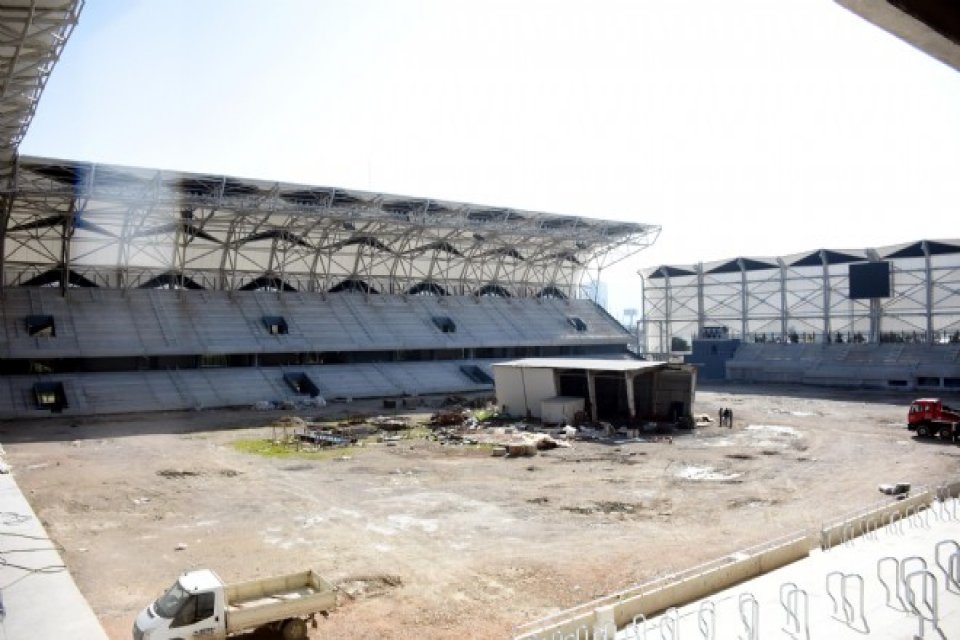 İzmirli futbolseverlerin yıllardır b&uuml;y&uuml;k hasretle beklediği Alsancak Stadı'nın yeniden inşaat