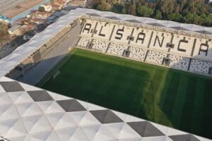 İzmir ve T&uuml;rk futbolunun en tarihi tesislerinden Alsancak Stadı'nda 7