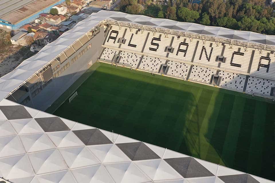 İzmir ve T&uuml;rk futbolunun en tarihi tesislerinden Alsancak Stadı'nda 7