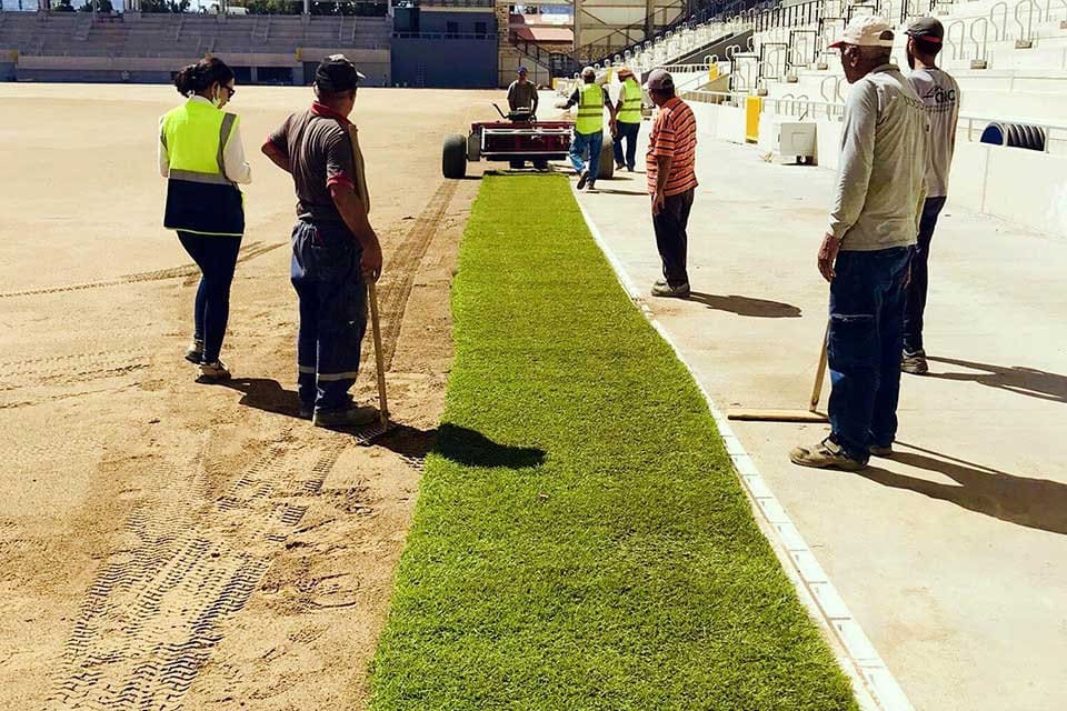 İzmir futbolunun yeniden kapılarını a&ccedil;masını yıllardır heyecanla beklediği Alsancak Stadı'nın