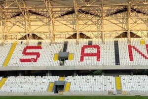 İZMİR'de Gen&ccedil;lik ve Spor Bakanlığı tarafından yeniden inşaatı yapılan haliyle