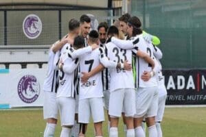 Spor Toto 1'inci Lig'de cuma g&uuml;n&uuml; evinde Adanaspor'u yenerek 5