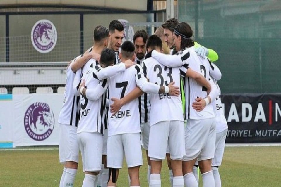 Spor Toto 1'inci Lig'de cuma g&uuml;n&uuml; evinde Adanaspor'u yenerek 5